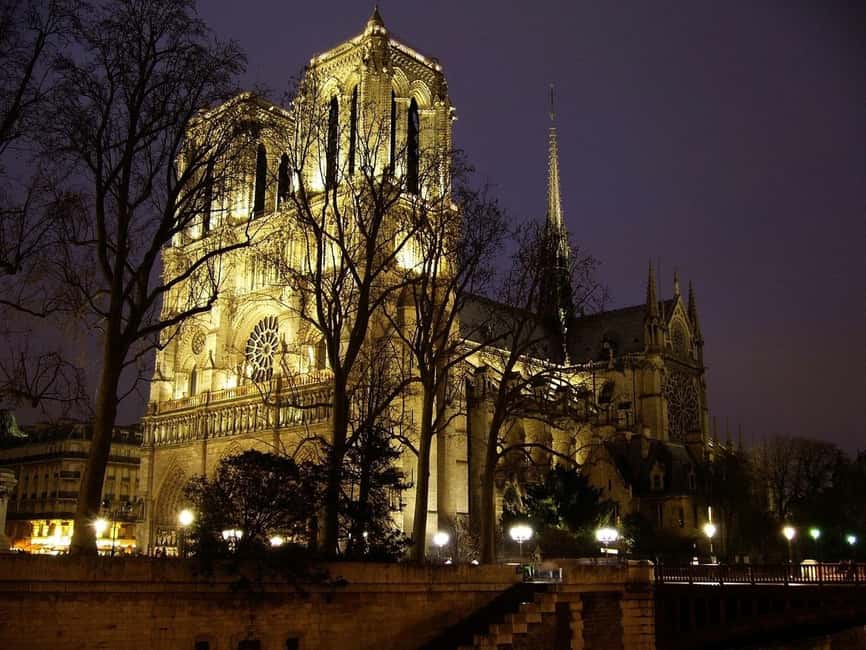 Paris: Ghosts and Dark Stories Guided Walking Tour - Meeting on Pont Neuf: find the Henri IV statue and the orange sign