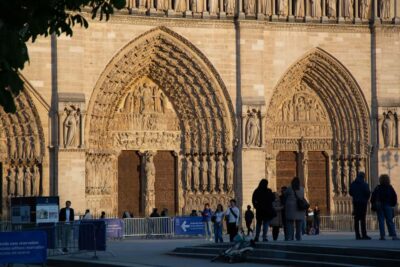 Paris: Ghosts and Dark Stories Guided Walking Tour - Pont Neuf: phantom coach lore plus an easy first photo stop
