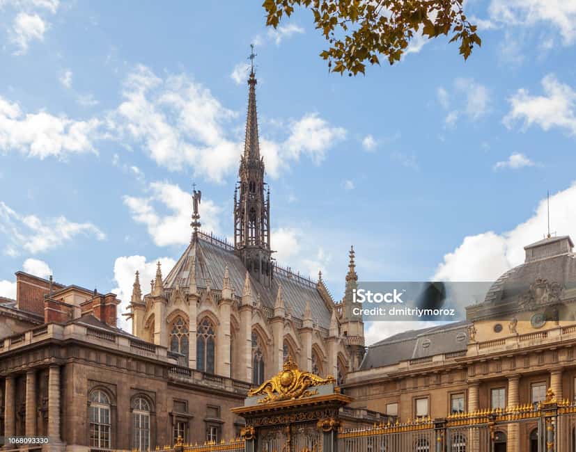 Paris: Ghosts and Dark Stories Guided Walking Tour - Notre-Dame: the bell ringer shadow as the grand finale