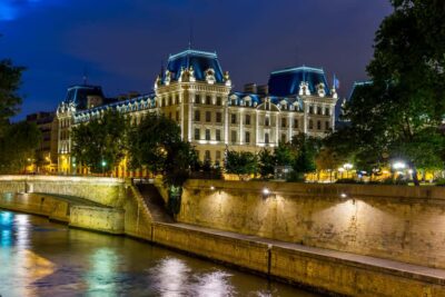 Paris: Ghosts, Legends & Mysteries Evening Walking Tour - Meeting at Henri IV on Pont Neuf: start easy, end different