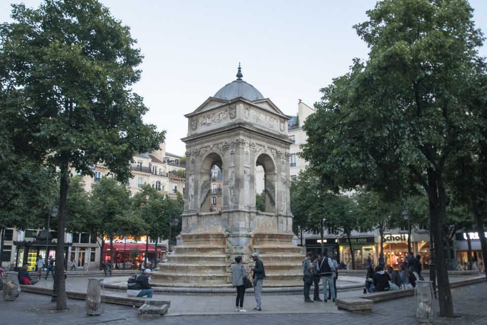 Paris: Ghosts, Legends & Mysteries Evening Walking Tour - Conciergerie and Île de la Cité: the Marie Antoinette stop