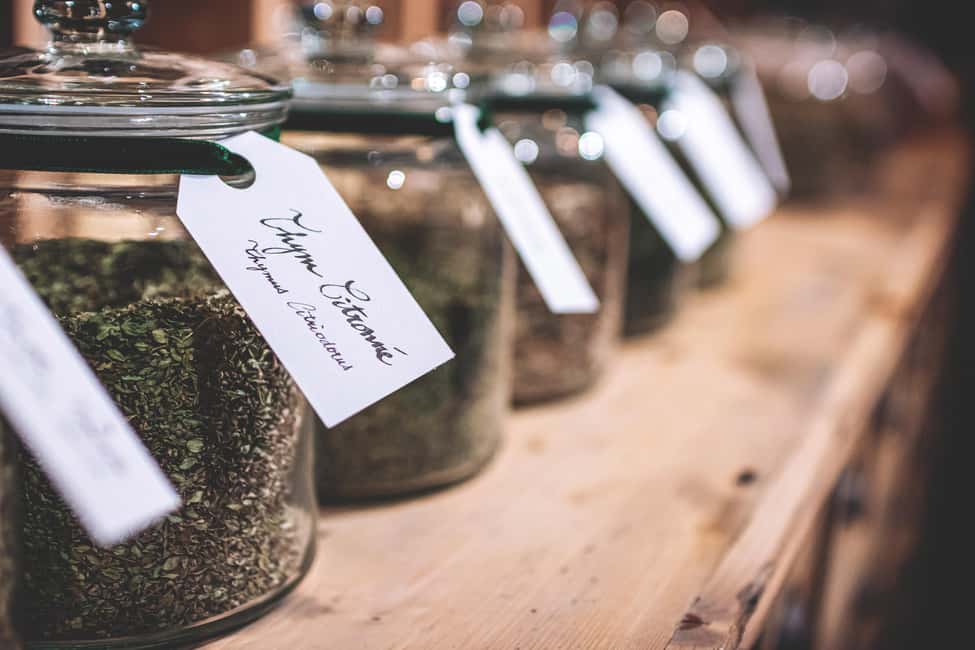 Paris gin making workshop in English - Picking botanicals like a pro: your recipe starts with your nose
