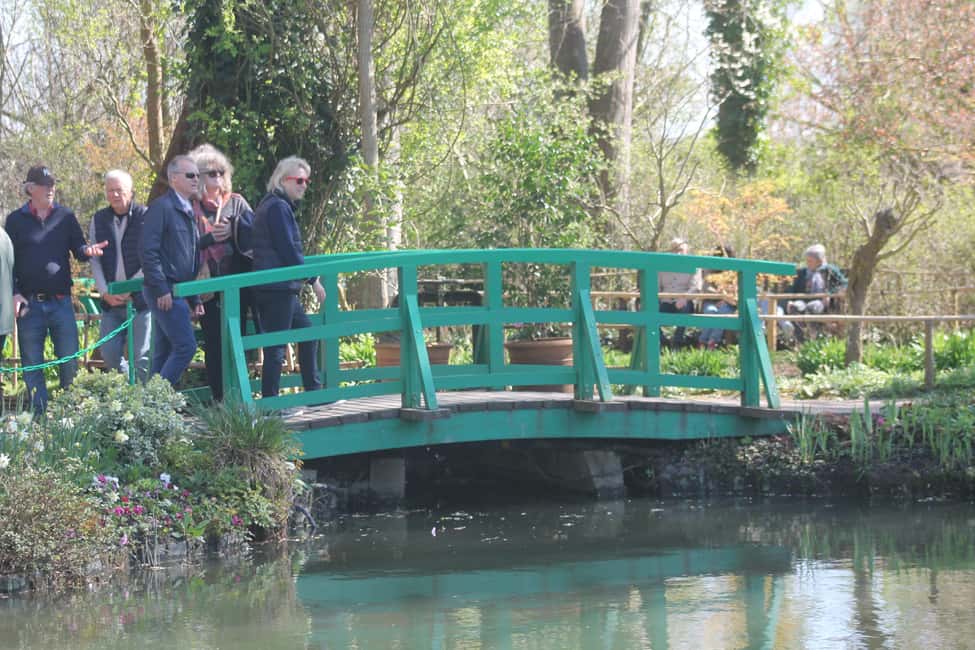 Paris: Giverny Gardens Day Trip with Professional Tour Guide - Giverny as a real change of pace from Paris