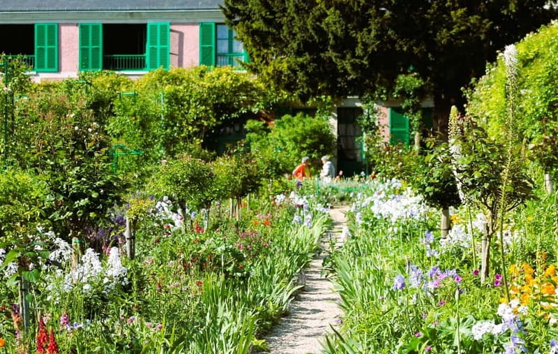 Paris: Giverny Gardens Day Trip with Professional Tour Guide - Monet’s House & Studio: where inspiration meets routine