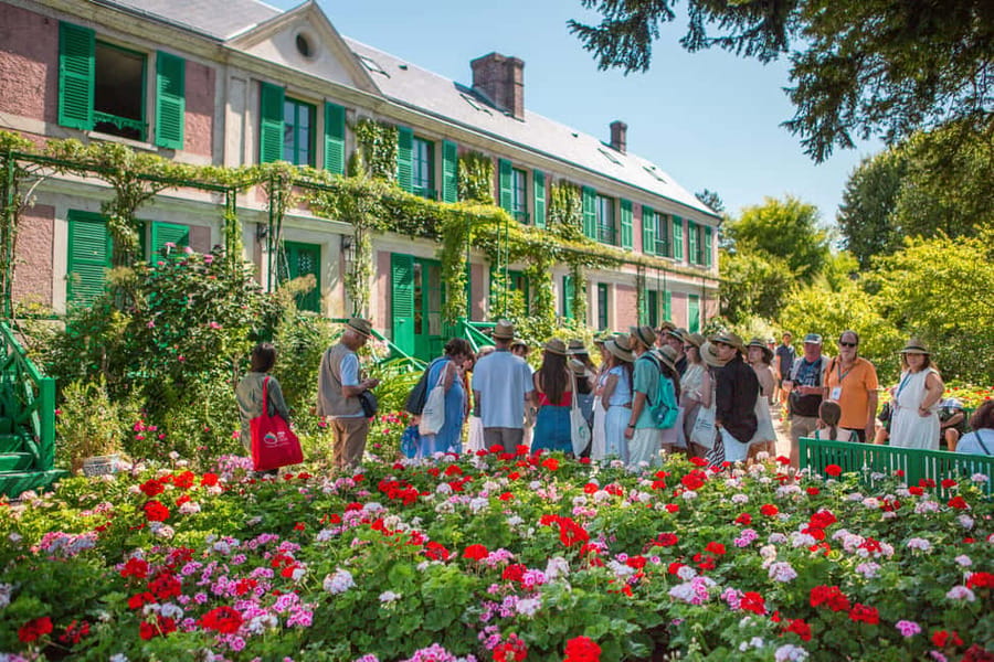 Paris: Giverny & Versailles Small Group or Private Tour - Meeting Point at Café Le Champs de Mars (and what to watch for)