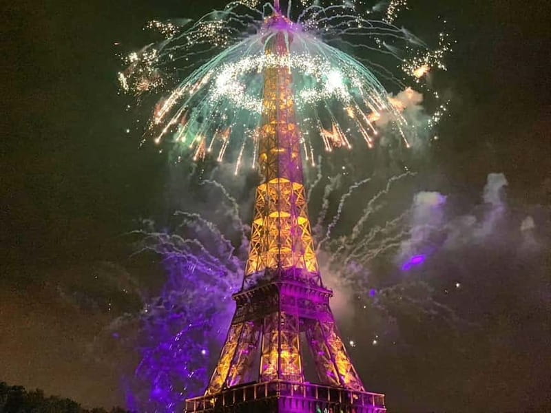 Paris: Gourmet 3-Course Dinner Cruise with French Wine - A Seine night cruise that turns dinner into a party