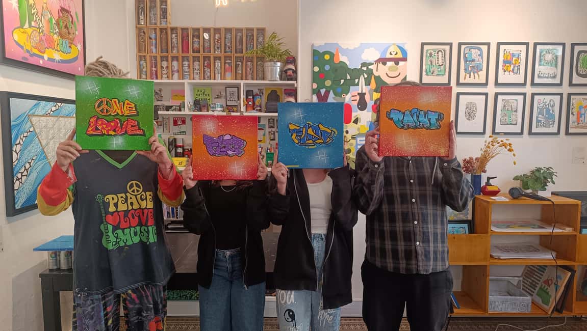 Paris: Graffiti on Canvas Workshop at an Art Studio - Spray painting on canvas: feel the real process
