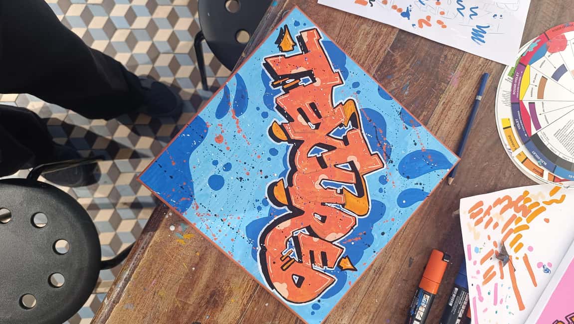 Paris: Graffiti on Canvas Workshop at an Art Studio - Drinks and comfort: small details that keep it fun