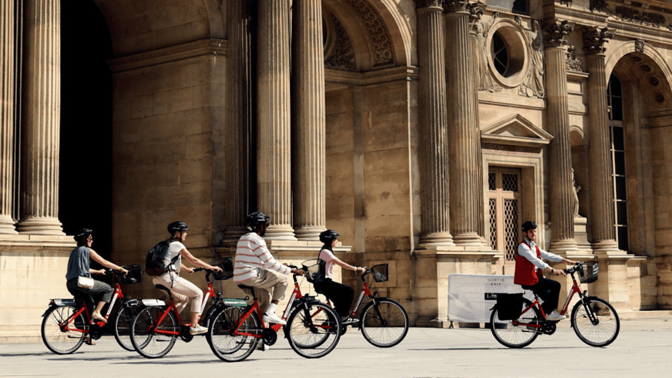 Paris Guided Bike Tour - Arc de Triomphe and Champs-Élysées: the grand avenue moment