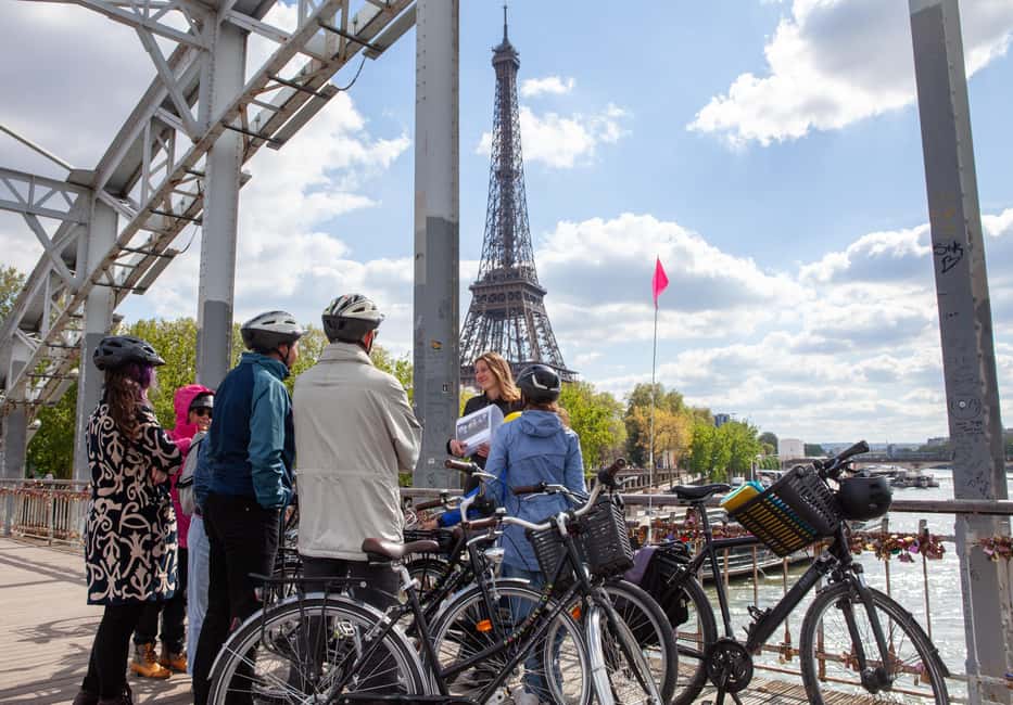 Paris: Guided bike tour - Greatest monuments of the capital - A 3-hour route that keeps the Seine in the frame