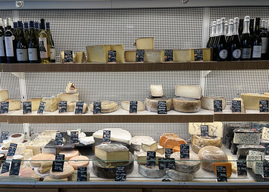 Paris: Guided Champagne & Food Tour in St-Germain-des-Pres - At least 3 Champagnes: how the styles teach you the difference