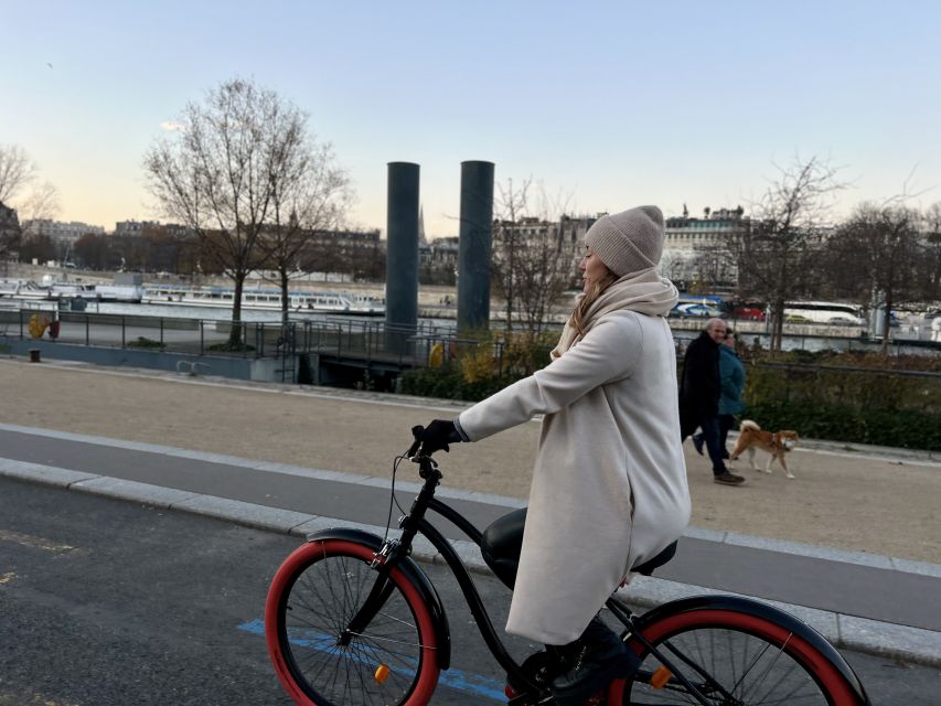 Paris: Guided City Highlights Bike Tour - Getting on the Dutch bikes: where you meet and what to expect first