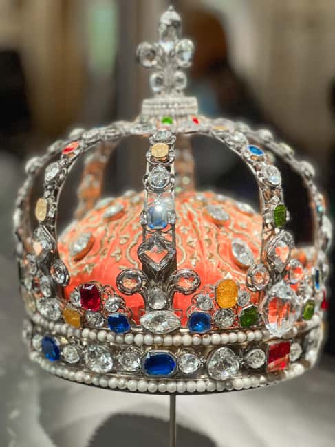 Paris: Guided tour in PORTUGUESE at the Louvre-semi-private - Key things I’d lock in before you go