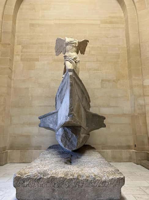 Paris: Guided tour in PORTUGUESE at the Louvre-semi-private - Where the tour starts: Place du Carrousel and the Louvre Pyramid