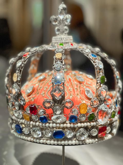 Paris: Guided tour in PORTUGUESE at the Louvre-semi-private - Ticket value: full-day Louvre access after your 2-hour tour