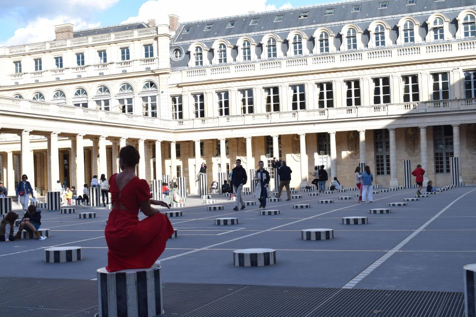 Paris : Highlights of Parisians' Paris guided tour - Passing through an 1826 passage: Paris style hiding in plain structure