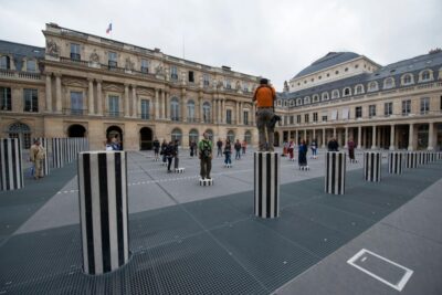 Paris : Highlights of Parisians' Paris guided tour - Hôtel de Ville to the Halles area: where daily commerce meets high style