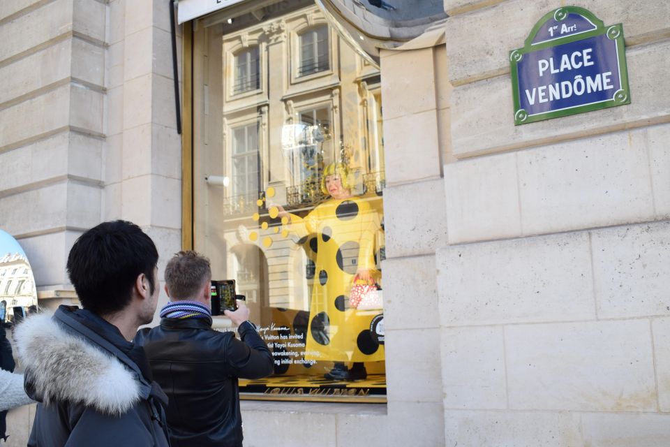 Paris : Highlights of Parisians' Paris guided tour - Group size and guide energy: the difference between a walk and a show