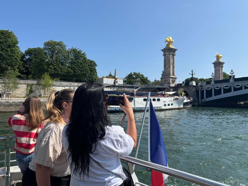 Paris: Hop-On Hop-Off Seine Cruise Pass with 9 Stops - Ports Worth Getting Off At: From Eiffel Tower to Place de la Concorde