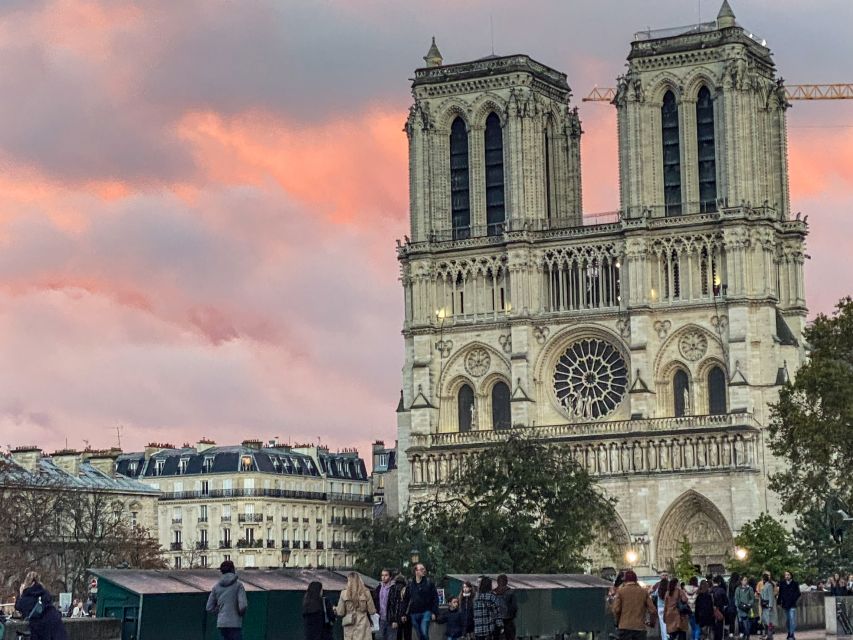 Paris: Île de la Cité and Notre-Dame Walking Tour With Crypt - Marché aux Fleurs Elizabeth II: the sensory break in the middle