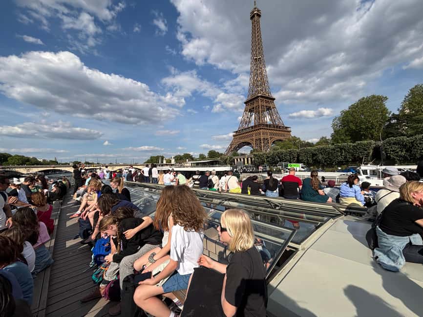 Paris: Illuminations River Cruise with Audio Commentary - Eiffel Tower sparkle timing: how to pick your departure