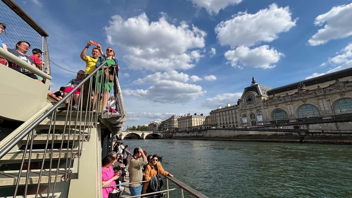 Paris: Illuminations River Cruise with Audio Commentary - Practical stuff: lines, comfort, and what you should bring