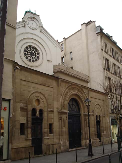 Paris: Jewish Marais District Walking Tour - Le Marais lanes: synagogues, kosher shops, and visible community life