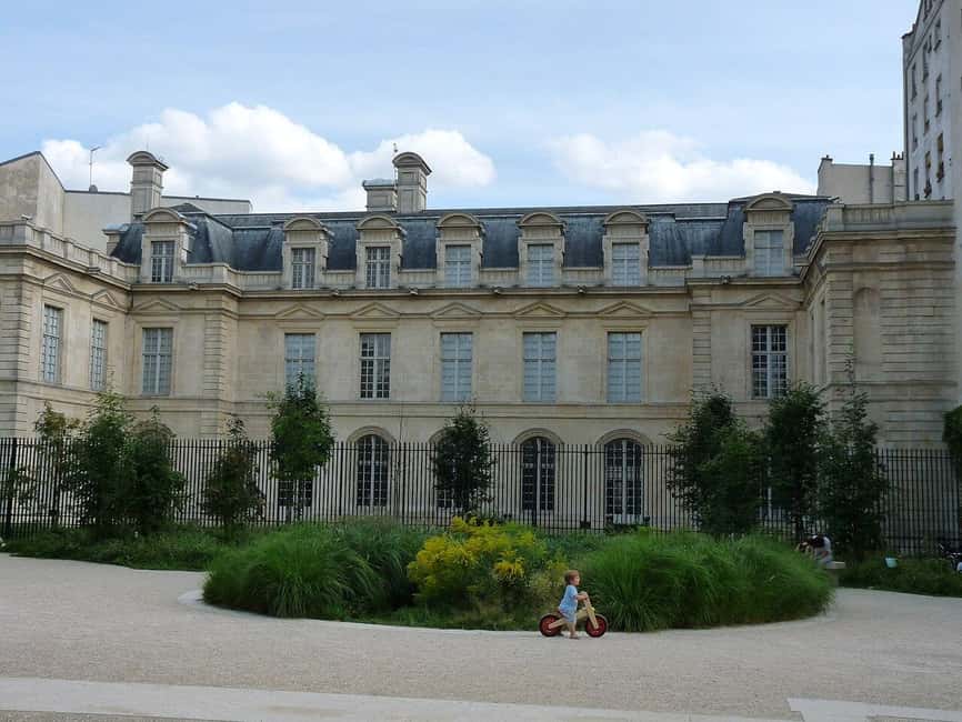 Paris: Jewish Marais District Walking Tour - Memorial of the Martyrs of the Déportation: ending with closure, not silence