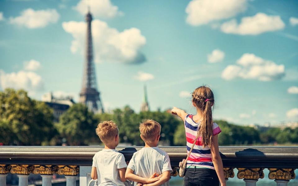 Paris Kids tour - Notre-Dame and Hotel de Ville: the Paris you can point to and talk about