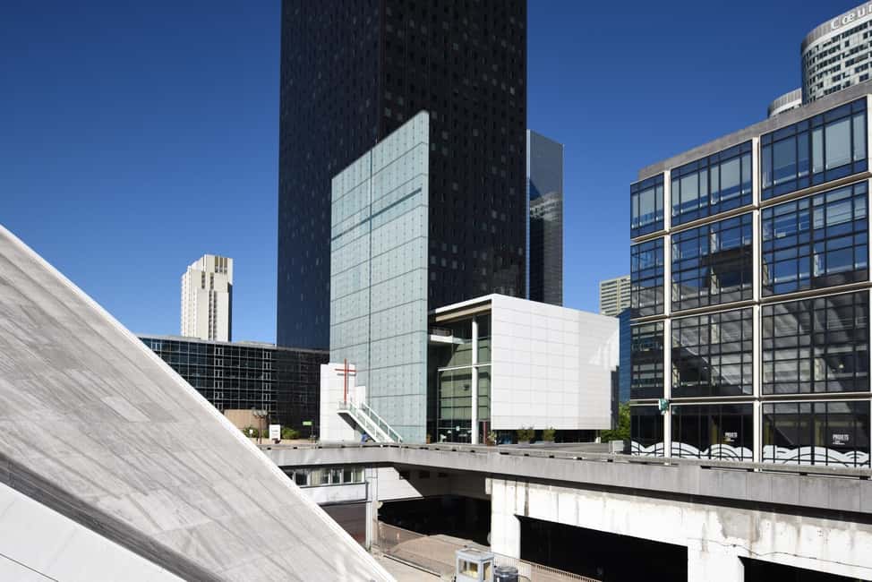 Paris: La Défense Modern District Walking Tour - Classic Paris vs. Contemporary Development: The Contrast You Can Actually Measure