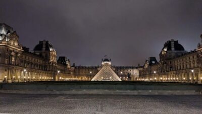 Paris : Late Night Louvre Tiny Group Tour - Where You Meet: Le Kiosque des Noctambules and Metro Exit N5