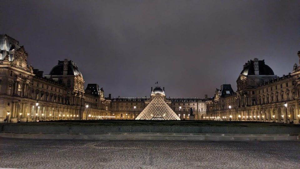 Paris : Late Night Louvre Tiny Group Tour - Where You Meet: Le Kiosque des Noctambules and Metro Exit N5