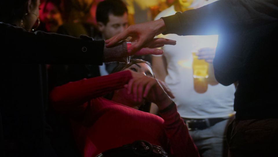 Paris: Latin Quarter Guided Pub Crawl to Bars and Clubs - Rue de la Huchette: your first nightlife ramp-up (3 hours)