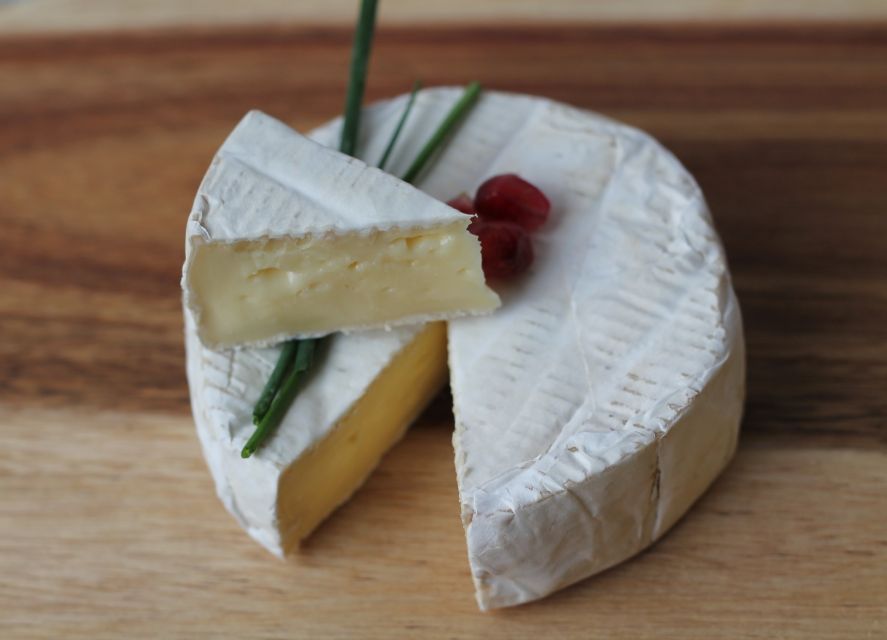 Paris: Latin Quarter Traditional Food Tour with Full Meal - The guide: stories that make the food make sense
