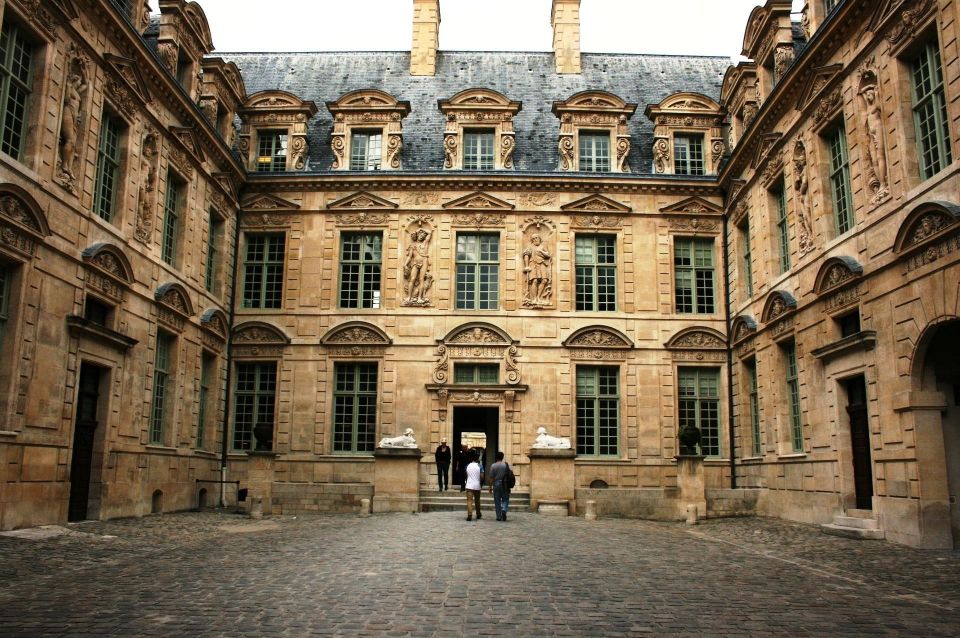 Paris: Le Marais Highlights Guided Small Group Walking Tour - Time, pace, and group size: why max 9 matters
