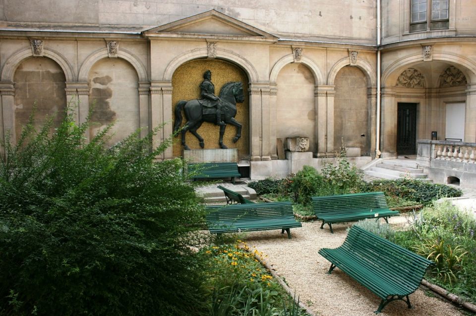 Paris: Le Marais Walking Tour - Stravinsky Fountain: whimsical water sculpture with a renovation caveat