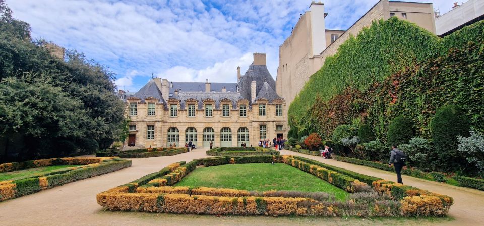 Paris Le Marais Walking Tour: Small Group Experience - Hôtel de Sully: spotting the style that shaped the street