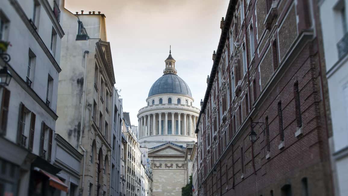 Paris: Left Bank Food & Wine Tour in the Latin Quarter - Rue Mouffetard: Baguette and Chouquettes Like Locals