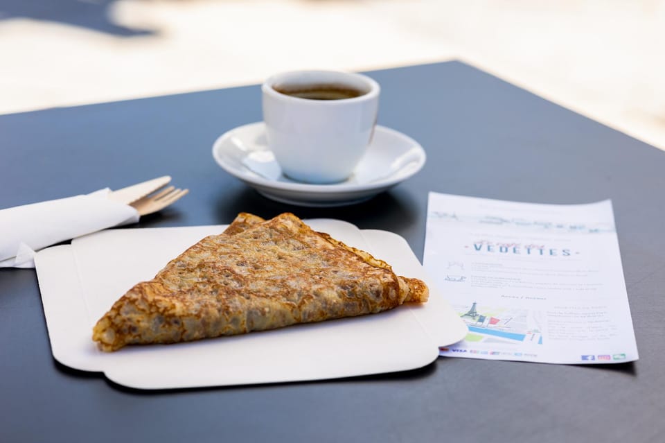 Paris: Live Guided Cruise with Crepe and Soft Drink - The boat experience: what electric really changes