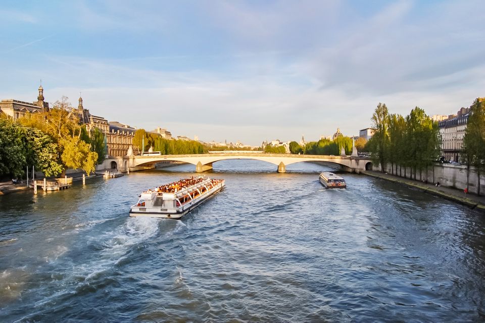 Paris: Louvre Guided Tour with Reserved Access & Boat Cruise - Inside the Louvre: Mona Lisa, the Classics, and Real Storytelling