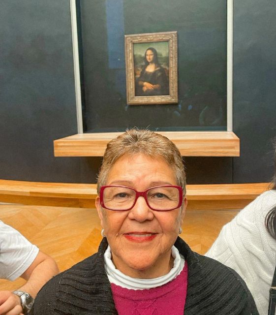 Paris: Louvre Mona Lisa Discovery Guided Tour with Ticket - Meeting at the Louvre Pyramid: finding your guide fast