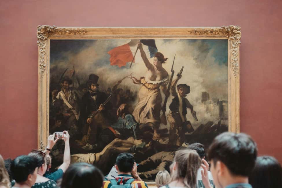 Paris: Louvre Museum Fast Entry and Hop-On Hop-Off Bus Tour - The Mona Lisa Escort: What the Host Actually Handles