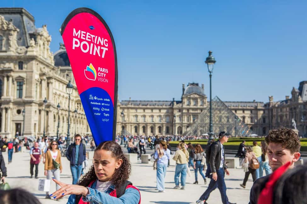 Paris: Louvre Museum Fast Entry and Hop-On Hop-Off Bus Tour - Your Bus Day in Paris: How to Use Hop-On Hop-Off Well