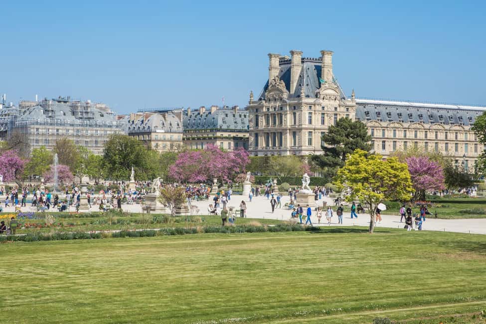 Paris: Louvre Museum Fast Entry and Hop-On Hop-Off Bus Tour - Stop by Stop: What You’ll See and What to Expect at Each Landmark