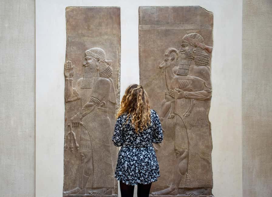 Paris: Louvre Museum Highlights Small-Group Guided Tour - Meeting at the Pyramid: Find the Horse, Then Look for Dayin