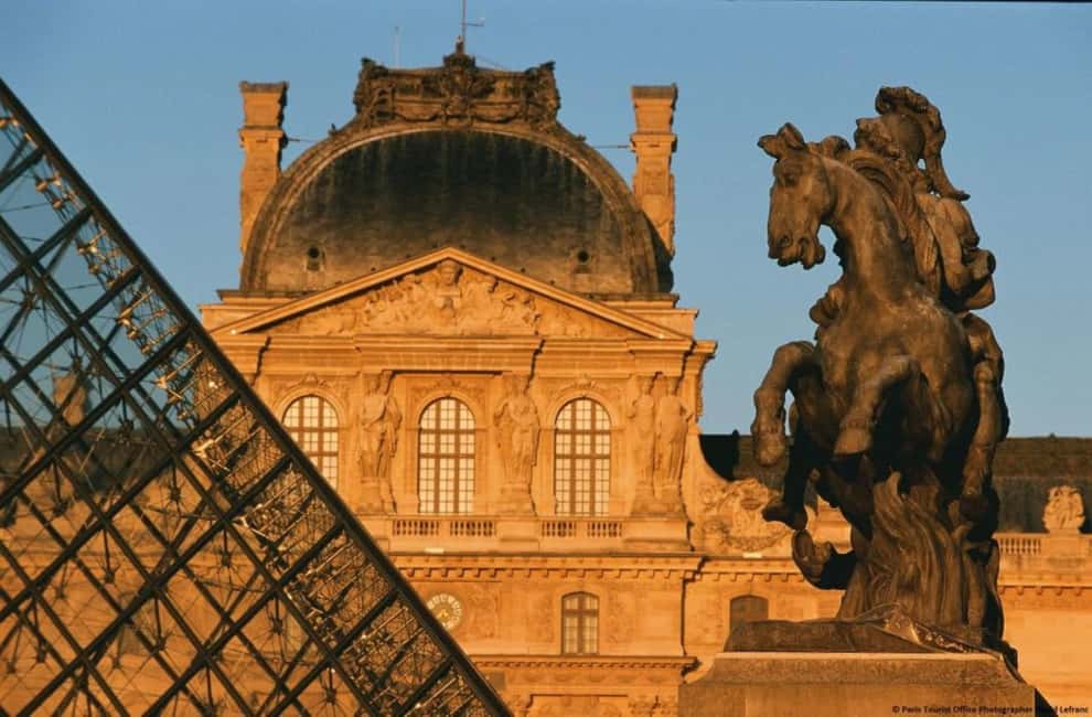 Paris: Louvre Museum Hosted Entry and Mona Lisa Audioguide - Arriving at 174 Rue de Rivoli: start with the easiest part