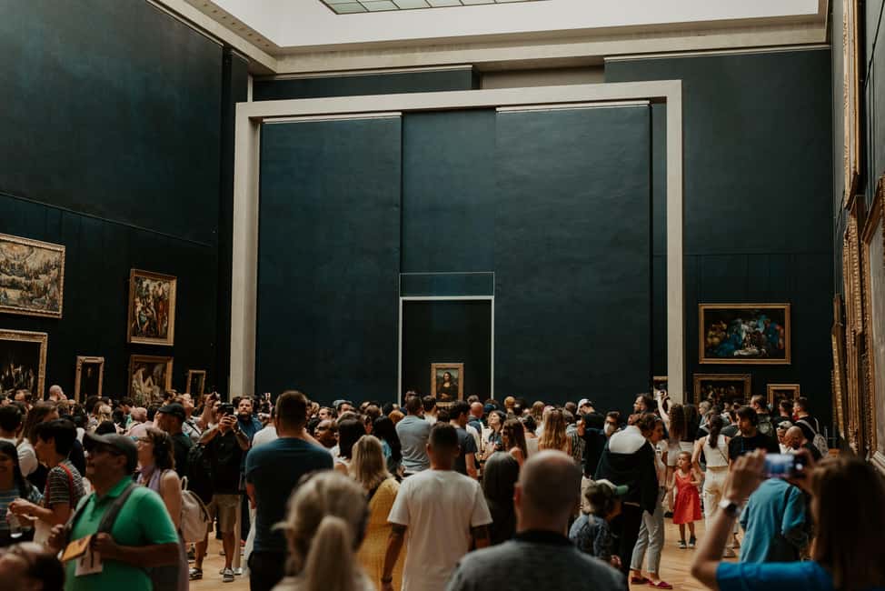 Paris: Louvre Museum Hosted Entry and Mona Lisa Audioguide - Timed entry plus host help: what it actually buys you