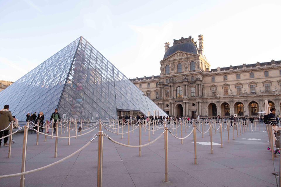 Paris: Louvre Museum Mona Lisa First Viewing Semi-Private - Mona Lisa first viewing with a small group of 6