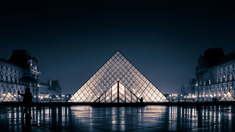 Paris: Louvre Museum Ticket with Optional Hosted - Optional Outside Host vs. Audio Only: Picking the Right Setup