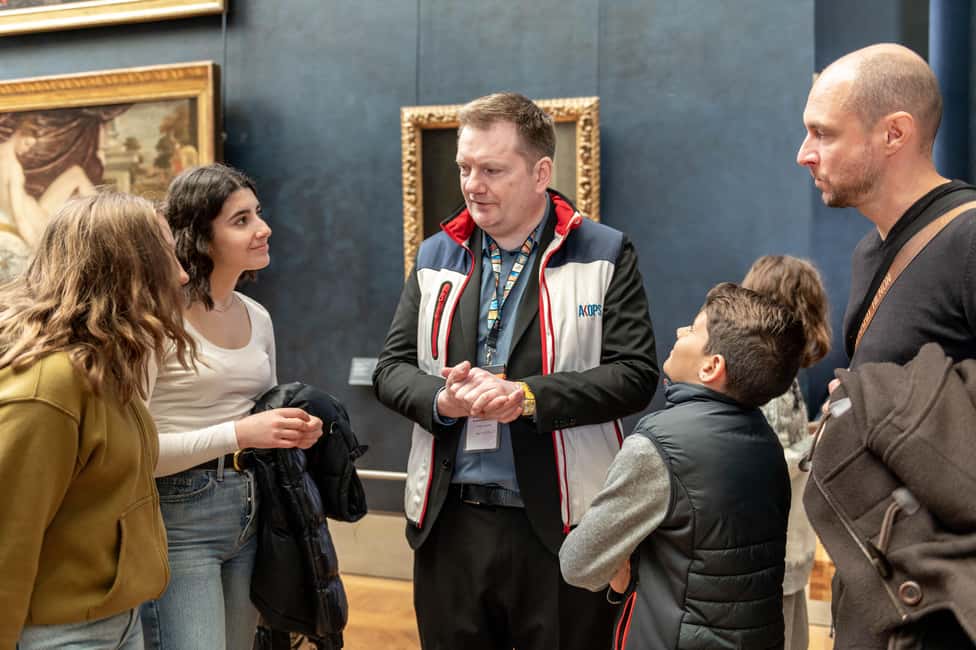 Paris: Louvre Private Family Tour for Kids + Reserved Entry - Italian Renaissance, Egyptian times, and French Revolution themes